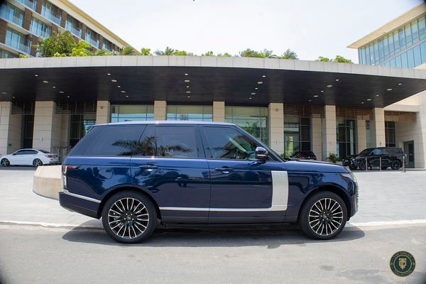 Land Rover Range Rover Supercharged angle 2